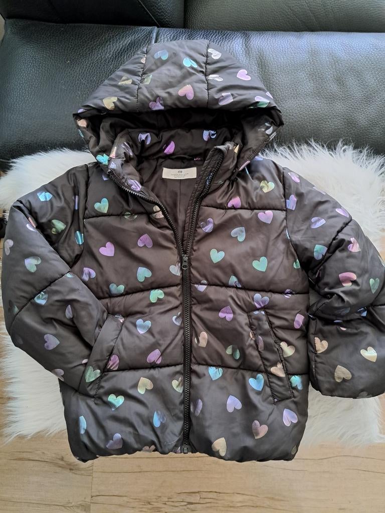 Meisjes jas met gekleurde hartjes. Maat 122, Ophalen, Meisje, H&M, Zo goed als nieuw
