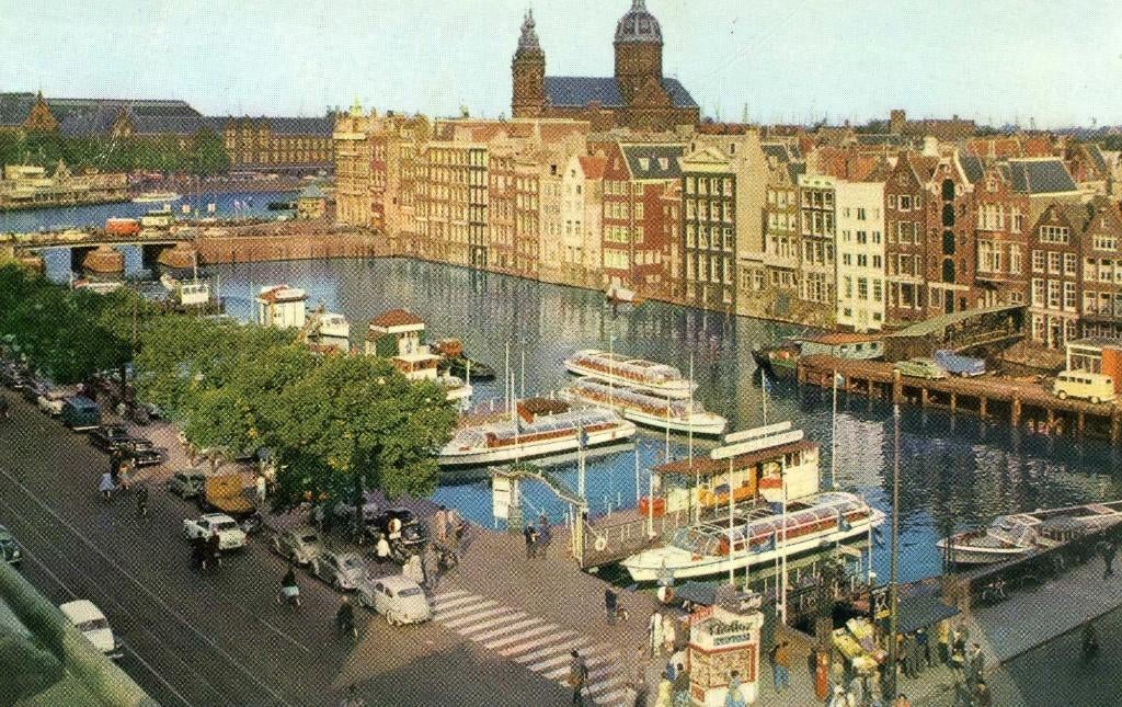 Ansichtkaart - Rederij plas - Damrak Amsterdam, Verzamelen, Ansichtkaarten | Nederland, Ophalen of Verzenden, Ongelopen, Noord-Holland
