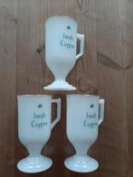 3 IRICH COFFEE MOKKEN OP VOET MET GOUD RAND, Overige materialen, Nieuw, Ophalen of Verzenden, Overige stijlen