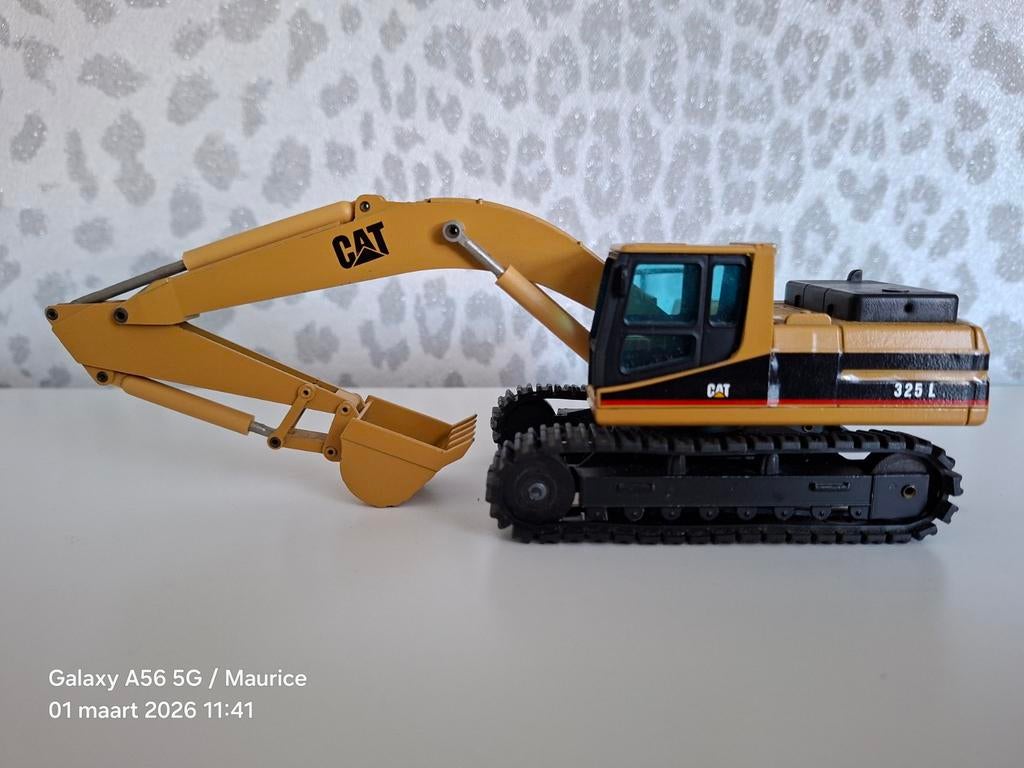 3 x Grondverzet machines Caterpillar en Liebherr, Ophalen of Verzenden, Zo goed als nieuw, Hijskraan, Tractor of Landbouw, Overige merken