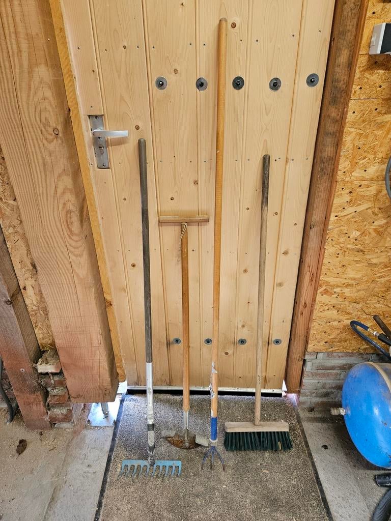 Diverse tuingereedschappen: hark, schoffel, bezem, Ophalen, Gebruikt, Hark, Gardena