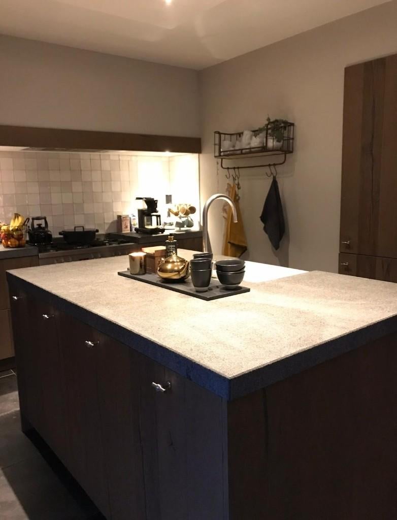 Natuurstenen keukenblad – Salmon Grey (3 delen), Huis en Inrichting, Keuken | Keukenelementen, Ophalen, Gebruikt, 150 tot 200 cm