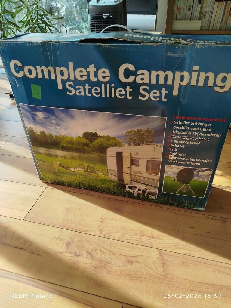 Complete Camping Satelliet Set met TV - Slechts 2 Seizoenen, Caravans en Kamperen, Camper-accessoires, Zo goed als nieuw, Ophalen