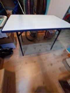 Campingtafel en slaapzak, Caravans en Kamperen, Ophalen, Zo goed als nieuw, Campingtafel