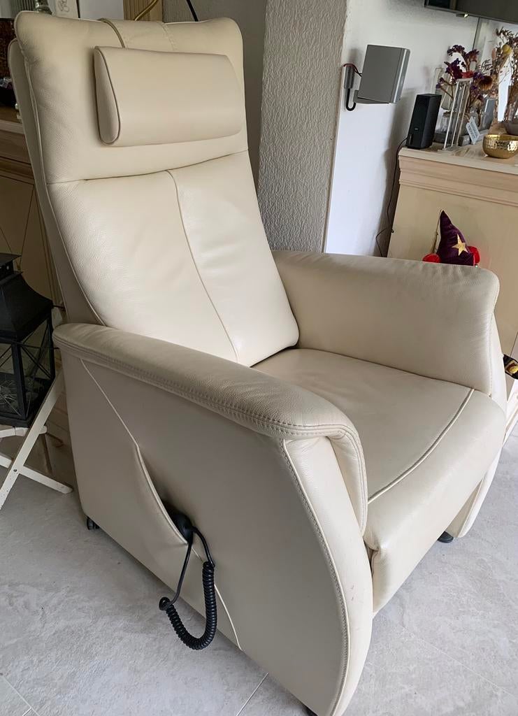 Prominent sta op relax fauteuil beige met afstandsbediening, Ophalen, Zo goed als nieuw, Minder dan 75 cm, 50 tot 75 cm