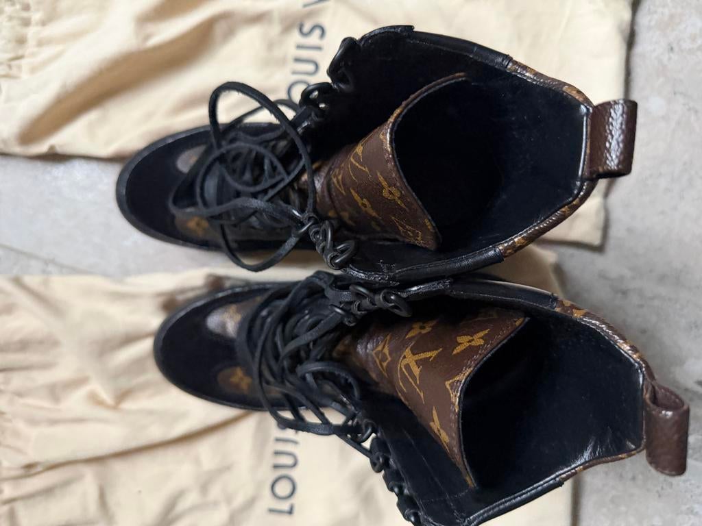 Louis Vuitton laarzen maat 36.5, Kleding | Dames, Schoenen, Ophalen of Verzenden, Gedragen, Zwart, Lage of Enkellaarzen