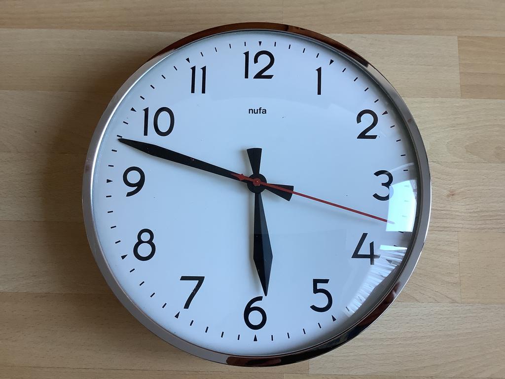 nufa schoolklok horlogeklok stationsklok elektr.  wandklok, Ophalen, Zo goed als nieuw, Analoog, Wandklok