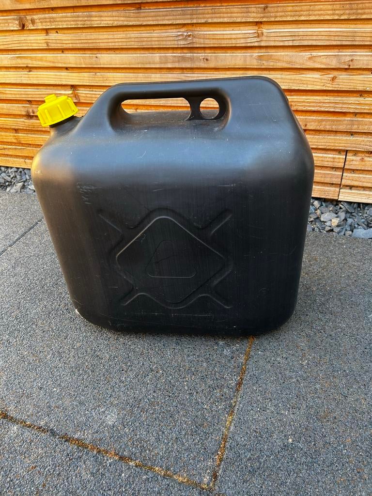 Zwarte 20 liter jerrycan - Slechts 1x gebruikt, Ophalen