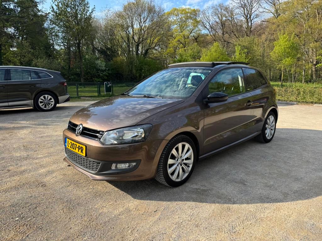 Volkswagen Polo 1.4 Bruin Panorama CarPlay stoelverwarming, Auto's, Volkswagen, Voorwielaandrijving, 970 kg, Stof, 40 €/maand