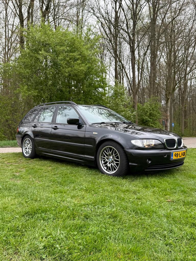 BMW 3-Serie 2.0I 318i Touring 2003 Zwart (E46 ) Executive, Auto's, BMW, 1995 cc, Zwart, Handgeschakeld, Grijs