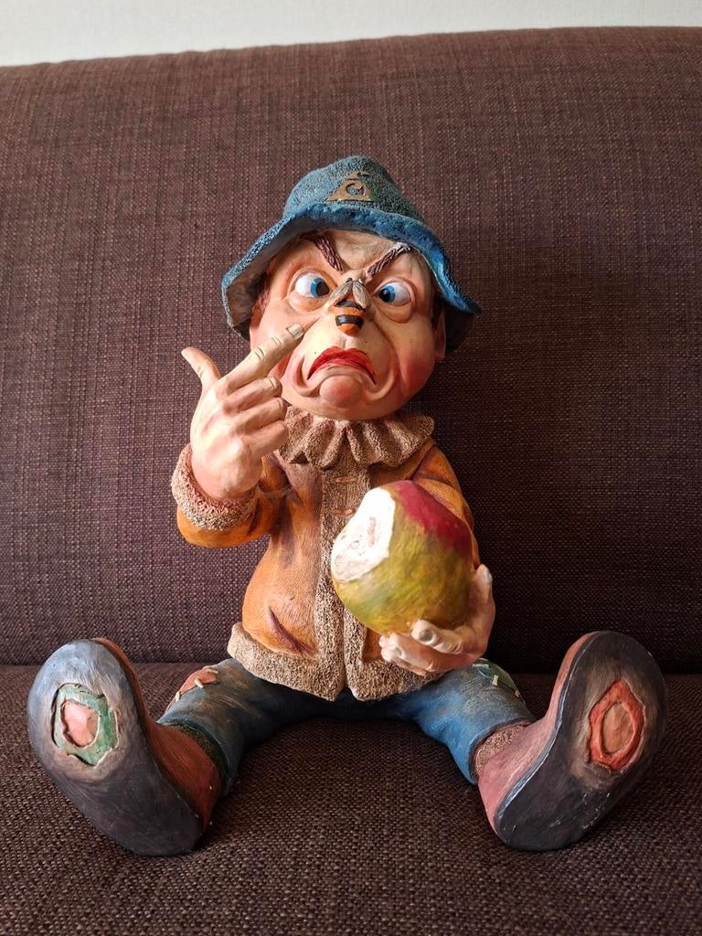 Laaf Grappig beeldje van een boze kabouter met vlieg op neus, Antiek en Kunst, Ophalen, Overige onderwerpen, Handgemaakt, 20 - 50 cm