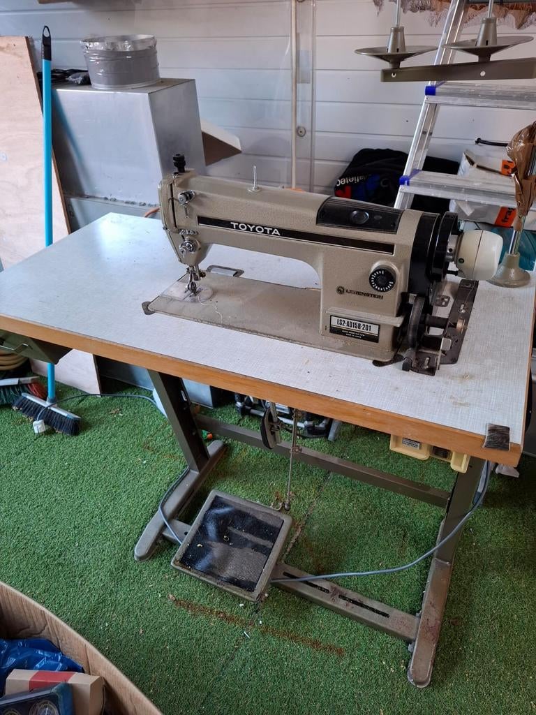 Industriële naaimachine Toyota LEWENSTEIN, Ophalen, Gebruikt, Naaimachine, Industrieel
