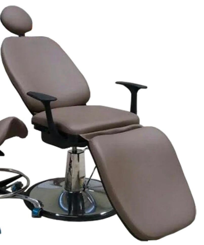 Hydraulisch verstelbaare behandelstoel, Ophalen, Gehele gezicht, Beige, Zo goed als nieuw