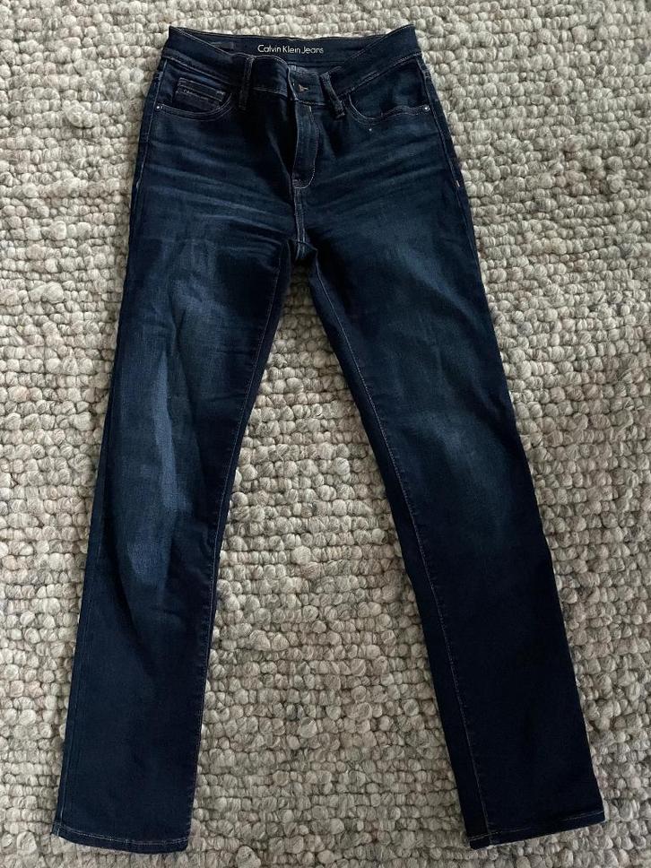 100 % origineel CALVIN KLEIN jeans straight mid rise maat 26, Kleding | Dames, Spijkerbroeken en Jeans, Zo goed als nieuw, W27 (confectie 34) of kleiner