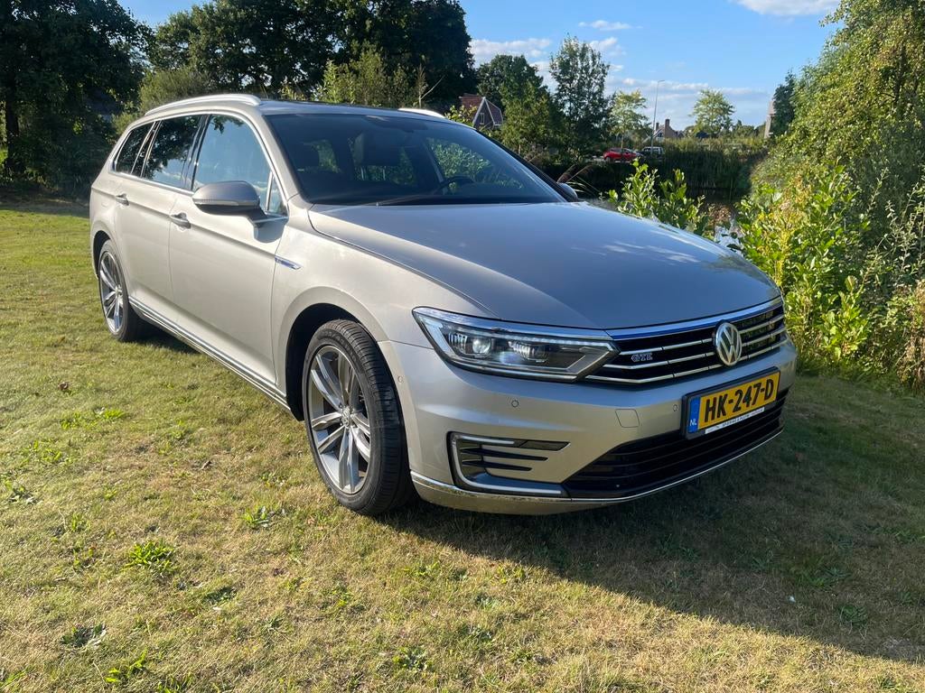 VW Passat GTE 1.4TSI plug-in 218pk 6DSG accupakket vernieuwd, 4 cilinders, Alcantara, 1600 kg, 93 €/maand