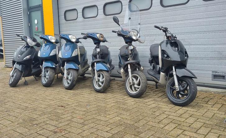 Piaggio | Fly's | 25 km/45 km | Snor/brom | 2T/4T, Fietsen en Brommers, Scooters | Piaggio, Gebruikt, Fly, Ophalen