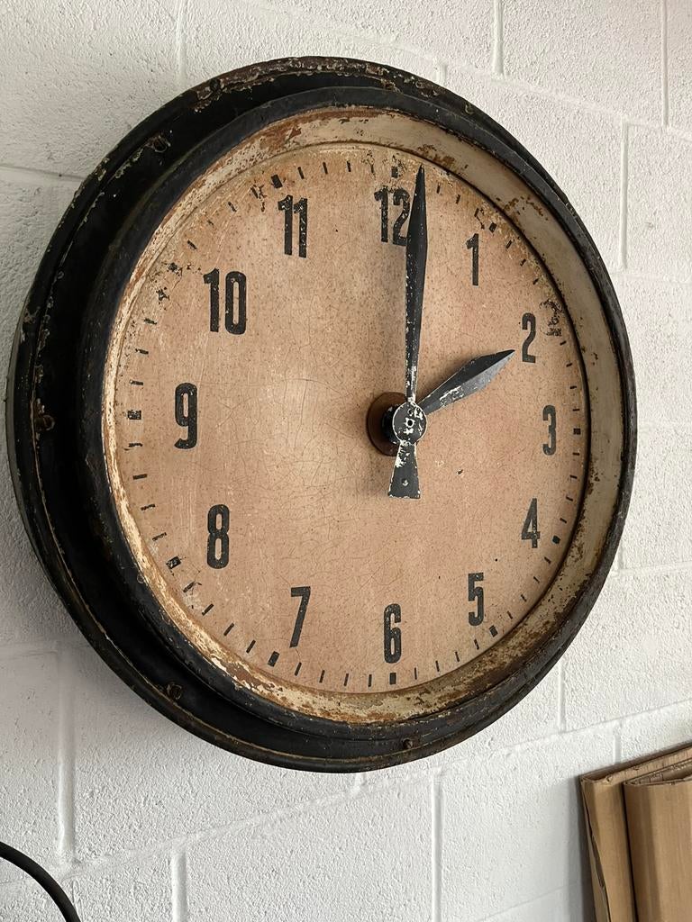 Stationsklok, Ophalen of Verzenden, Gebruikt, Analoog, Wandklok