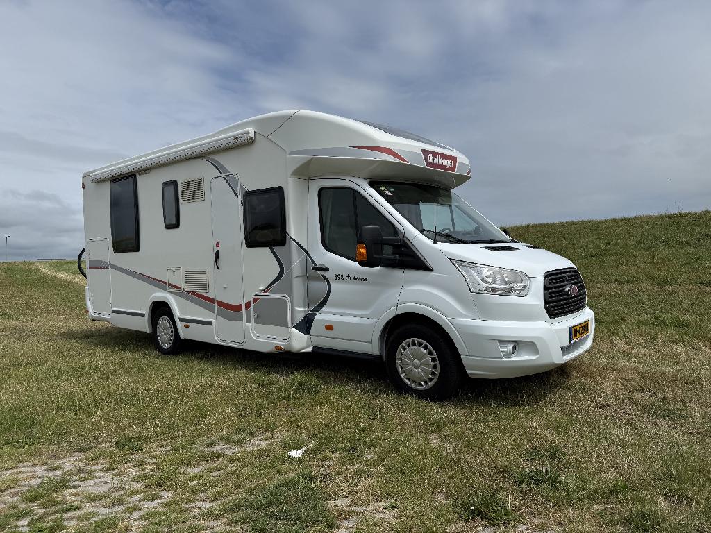 Challenger Genenis 398EB 150pk | Queensbed | ruimegarage, Ringverwarming, Luifel, Ford, 7 tot 8 meter