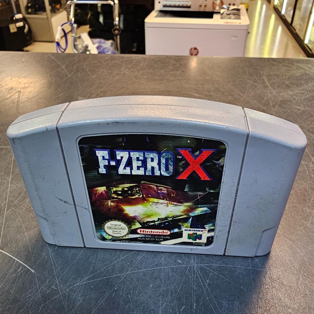 Nintendo 64 Game | F-Zero X Losse Cassette, Nintendo, Zo goed als nieuw, Support@nintendo.com, 11-1 Hokotate-cho, Kamitoba, Minami-ku
Kyoto 601-8501
Japan