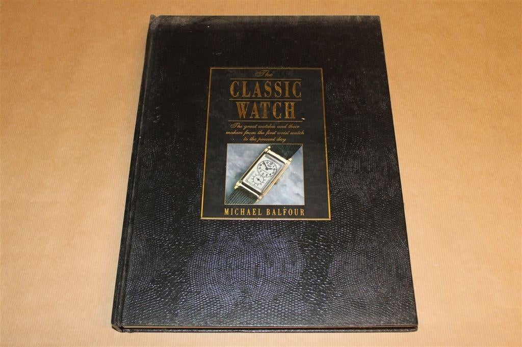De Klassieke Horloges — Van Eerste Polshorloge tot Nu, Ophalen of Verzenden, Gelezen, Mode algemeen