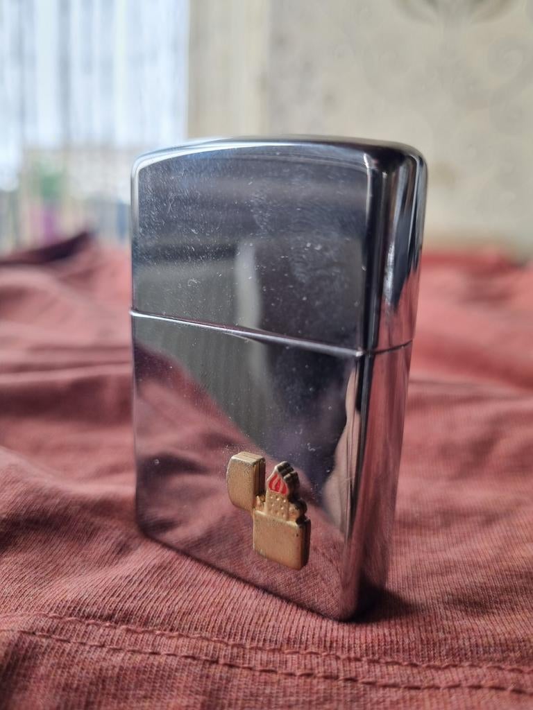 Zippo High Polish Chrome "Lighter on Lighter" Emblem 2010, Verzenden, Zo goed als nieuw, Aansteker