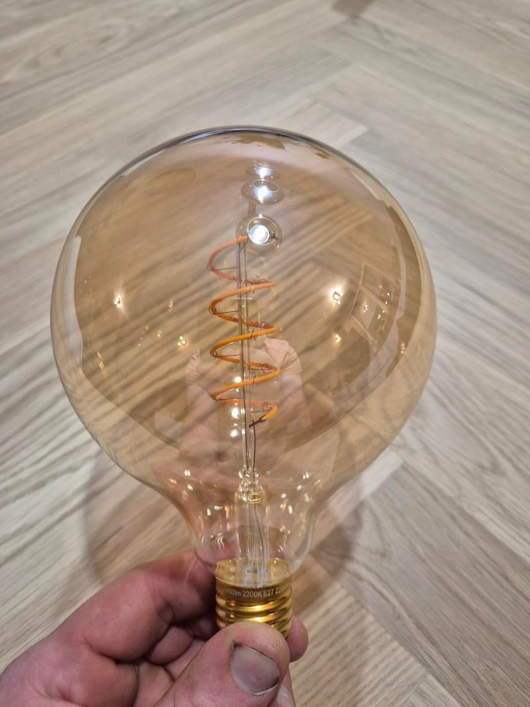Grote globe LED lamp E27, 2200K, LET OP 650 LM (wel dimbaar), Ophalen of Verzenden