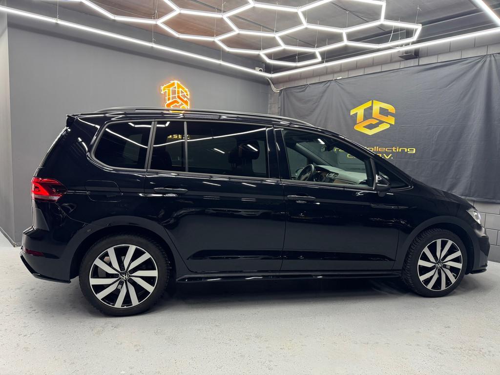 Volkswagen TOURAN 1.5 TSI 3 x R-line 7p Pano-keyless-V-cockp, 15 km/l, 4 cilinders, 150 pk, Zwart