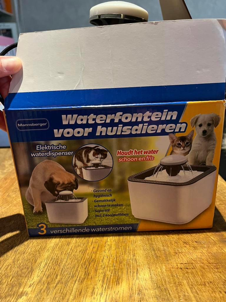 waterfontein voor huisdieren, Ophalen, Zo goed als nieuw