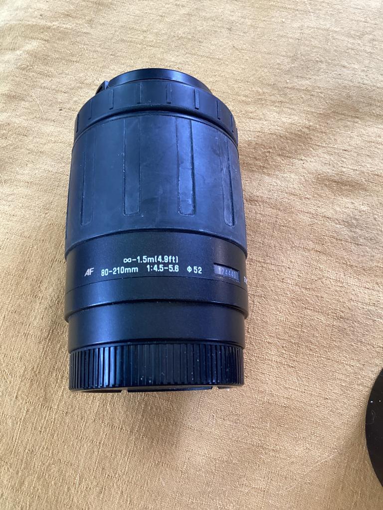 Minolta AF 80-210 mm zoomlens met zonnekap., Verzenden, Zo goed als nieuw, Telelens