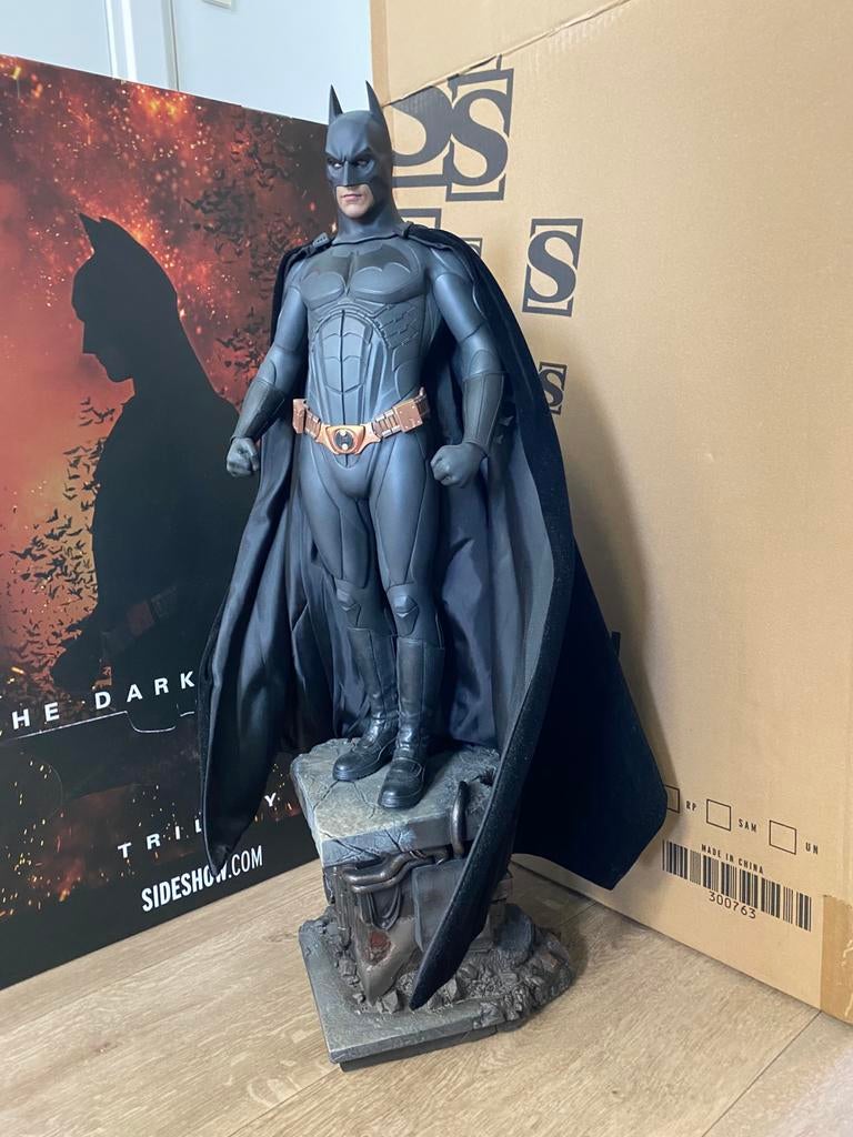 Sideshow premium format 1/4 Batman Begins statue, Ophalen, Zo goed als nieuw, Film, Beeldje, Replica of Model