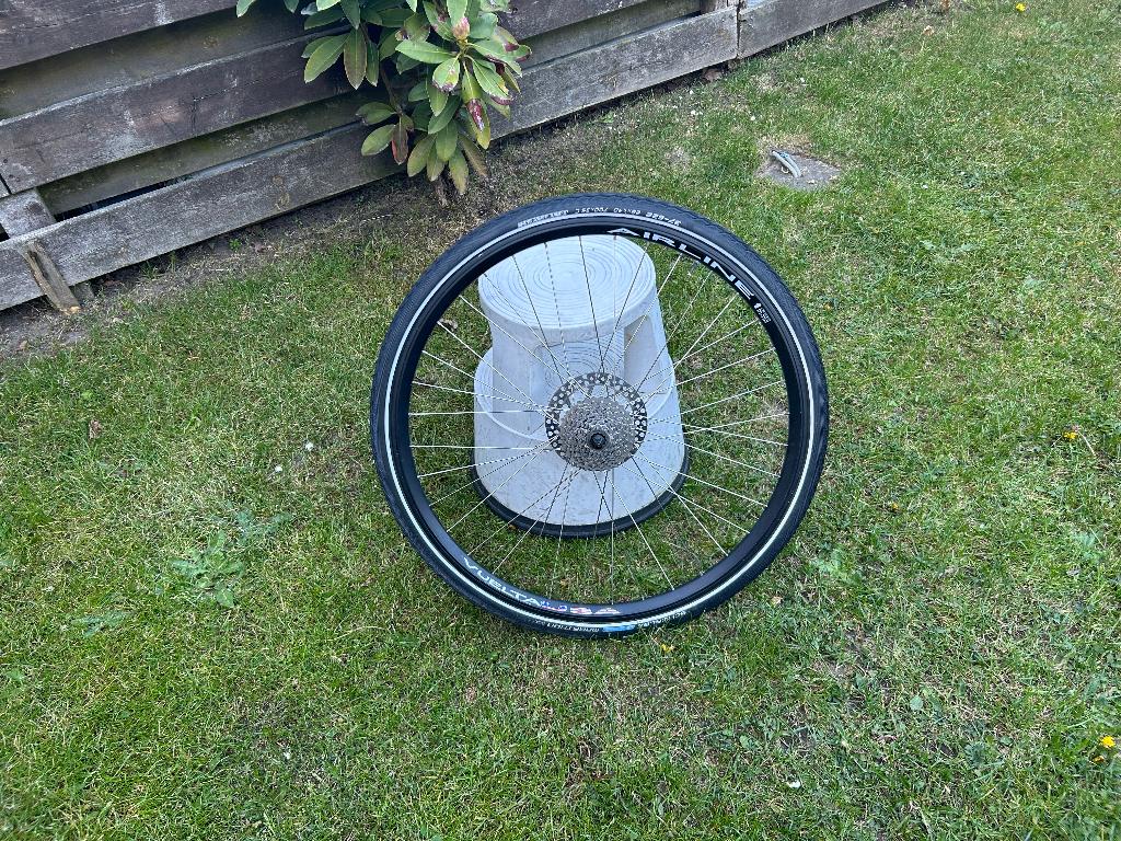 :achterwiel 28 inch 8 cassette versnellingen  schijfrem, Fietsen en Brommers, Fietsonderdelen, Wiel, Gebruikt, Ophalen of Verzenden