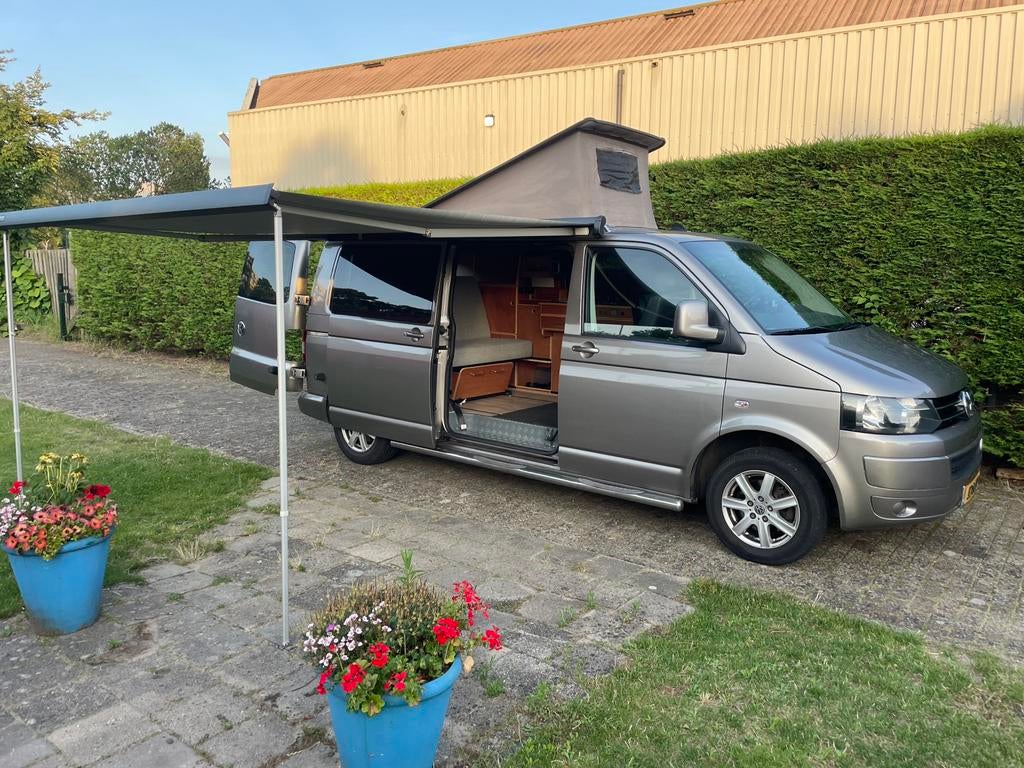 Volkswagen T5 Camper Lengte 2 - Euro 5, Caravans en Kamperen, Campers, Buscamper of Camperbus, Luifel, Volkswagen, Airbags