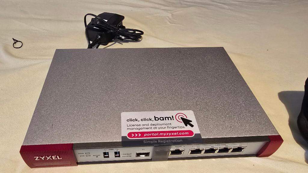 Zyxel VPN100 Nieuw, Ophalen of Verzenden, Nieuw, Router, Zyxel