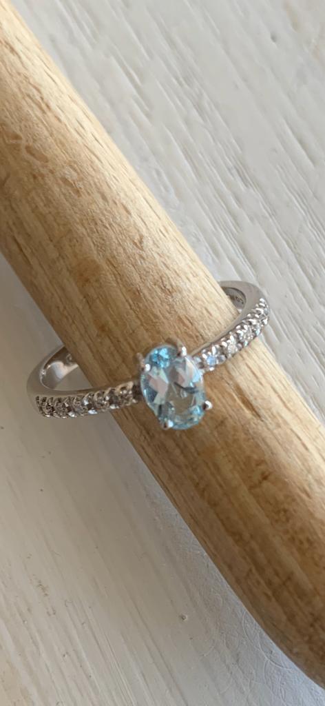 aquamarijn ring 18 karaat, Ophalen of Verzenden, Zo goed als nieuw, 17 tot 18, Met edelsteen