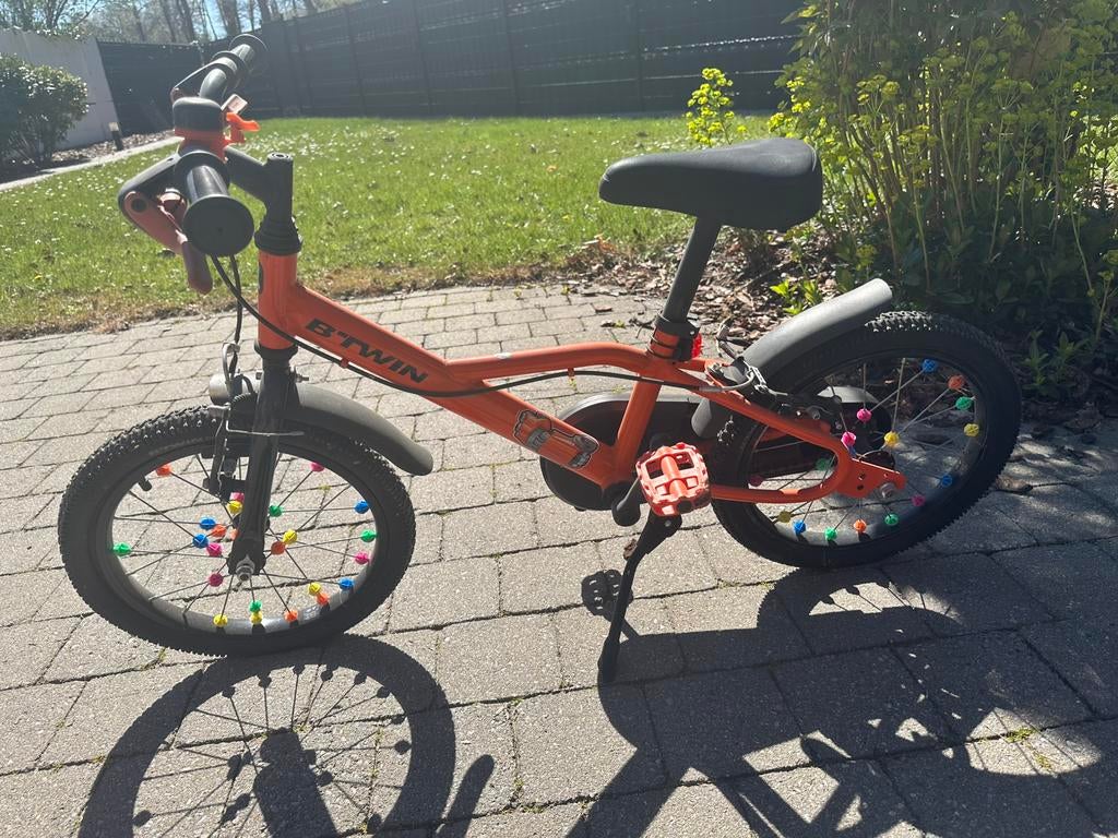 Stoere B'Twin Kinderfiets - Oranje - Inclusief spaakkralen!, Ophalen, Gebruikt, Minder dan 16 inch