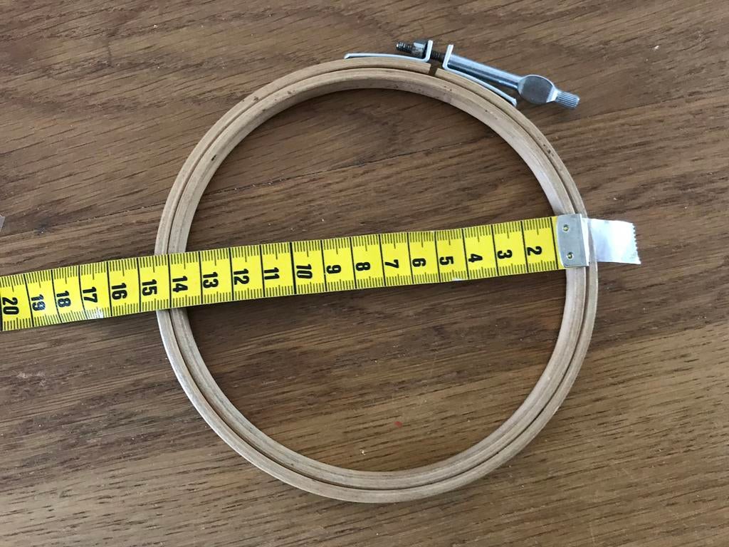 Kleine borduurring  van hout , 14.5 cm, Ophalen of Verzenden, Gebruikt