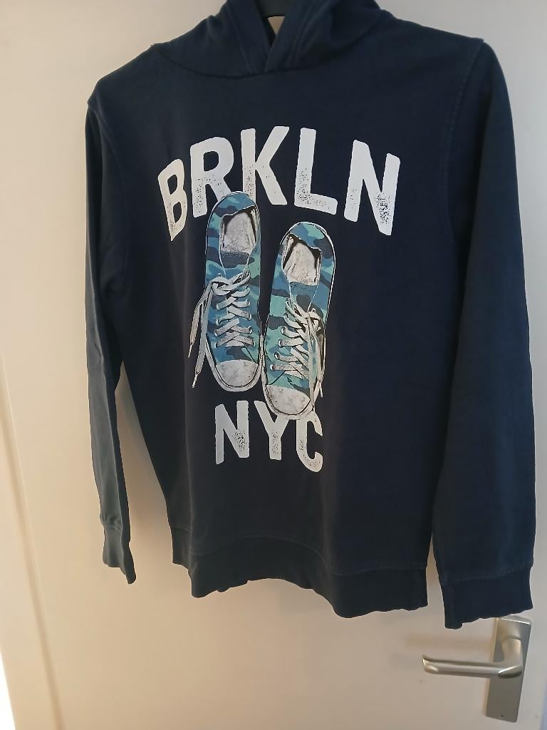 jongens blauwe langarm trui met schoenen er op maat 158/164, Kinderen en Baby's, Kinderkleding | Maat 158, Ophalen of Verzenden