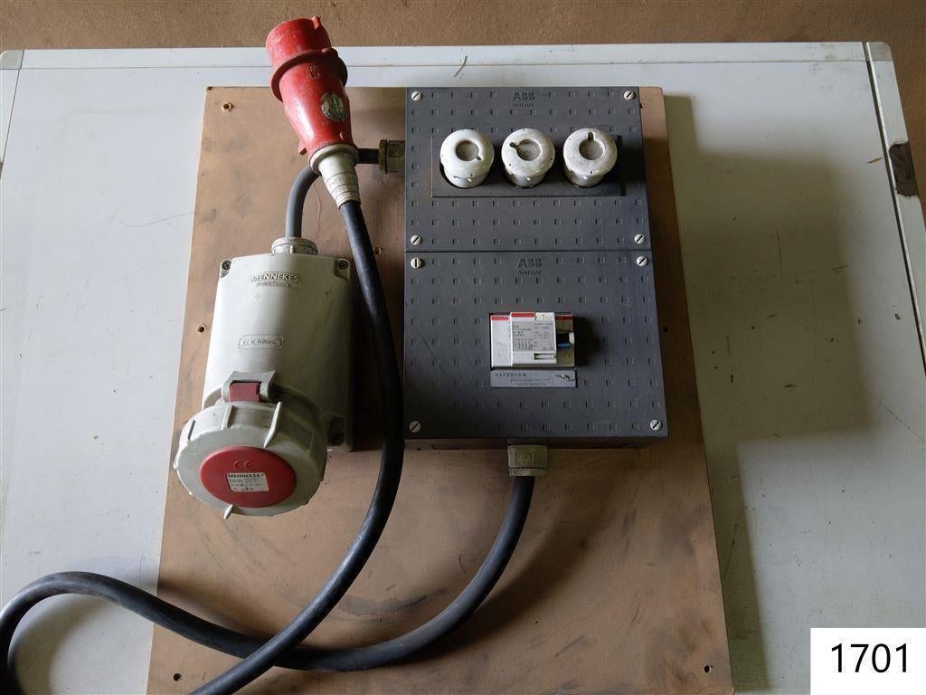 1700. Testbord / stoppenkast / wandverdeler / schakelkast, Ophalen, Gebruikt