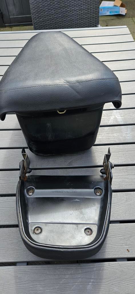 2x Kymco agillity zadel met achterzitje zitje compleet, Fietsen en Brommers, Ophalen, Gebruikt, Zadel, Overige merken