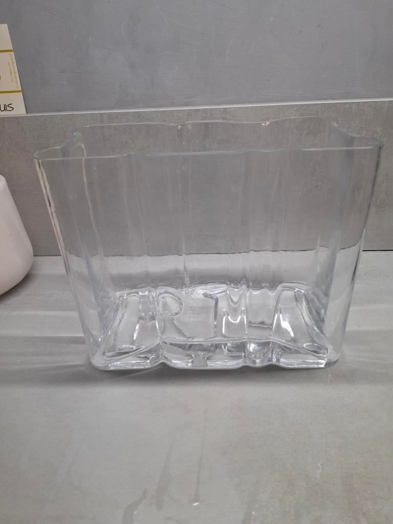 Riviera Maison Fleurine glazen vaas met RM logo op bodem, Overige kleuren, Ophalen of Verzenden, Minder dan 50 cm, Glas