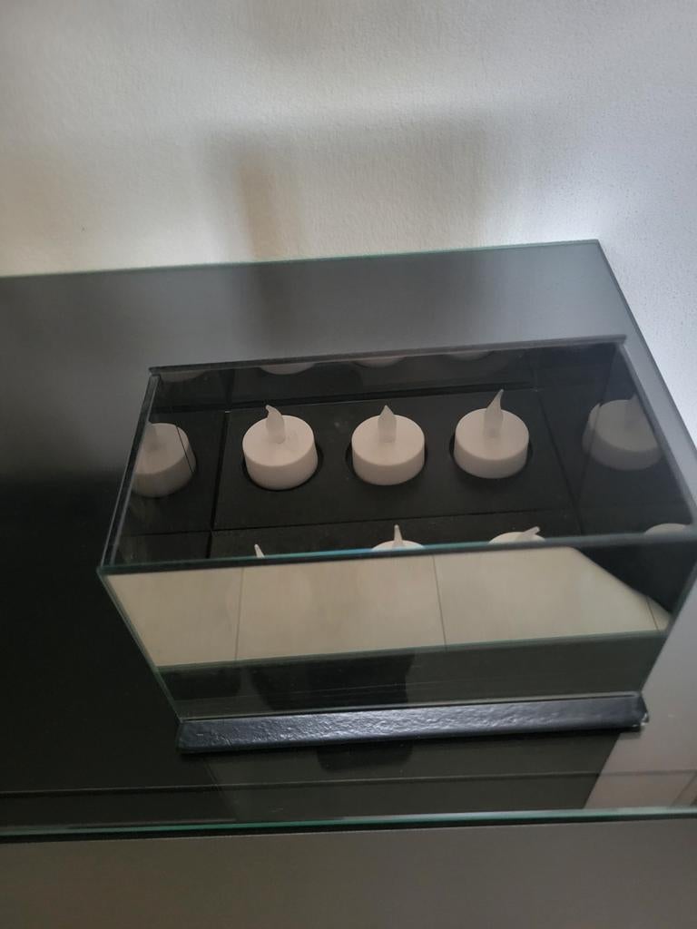 Windlicht met lichte beschadiging, makkelijk te herstellen, Huis en Inrichting, Woonaccessoires | Kandelaars en Kaarsen, Ophalen