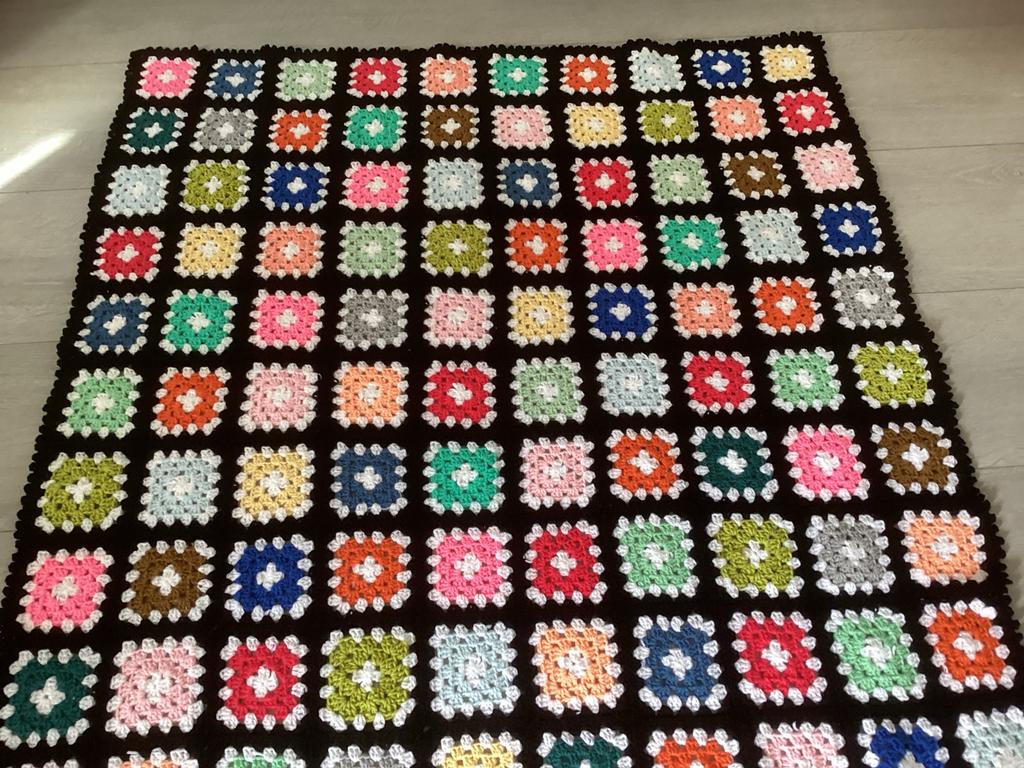 Granny Square Sprei / Deken NIEUW GEHAAKT, Huis en Inrichting, Woonaccessoires | Kussens, Ophalen of Verzenden, Nieuw, Overige kleuren
