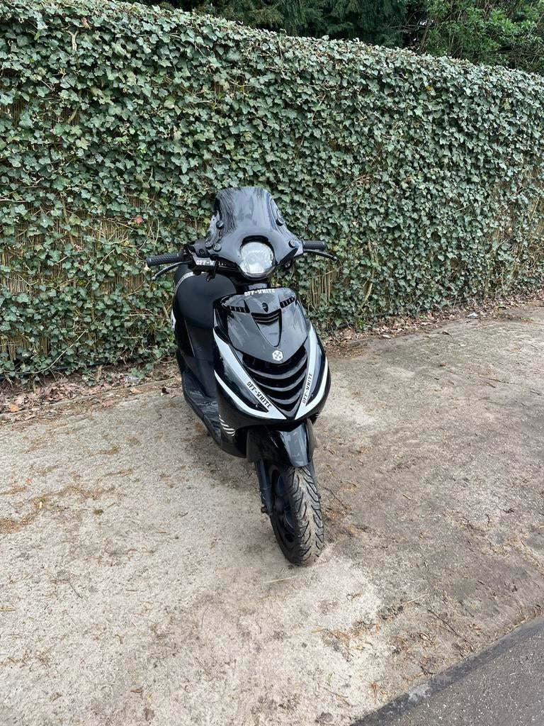Piaggio Zip 4t, Fietsen en Brommers, Scooters | Piaggio, Zo goed als nieuw, Zip, Maximaal 45 km/u, Benzine, Ophalen