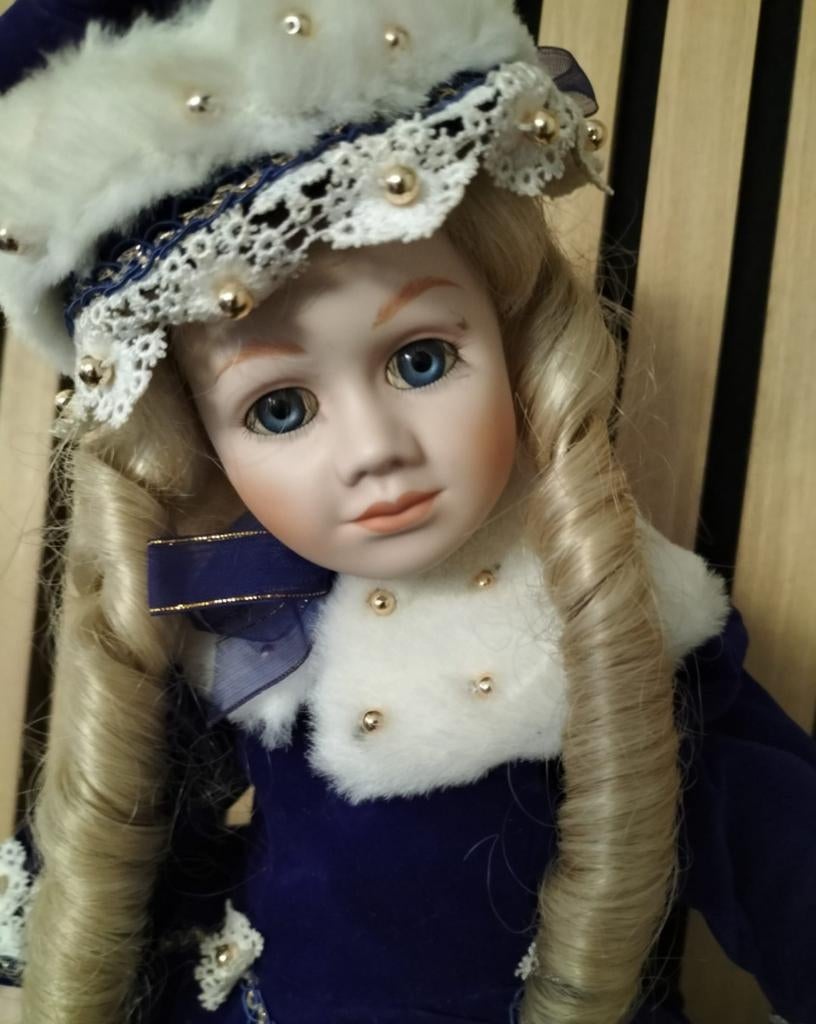 Prachtige porseleinen pop, Ophalen of Verzenden, Zo goed als nieuw, Overige typen