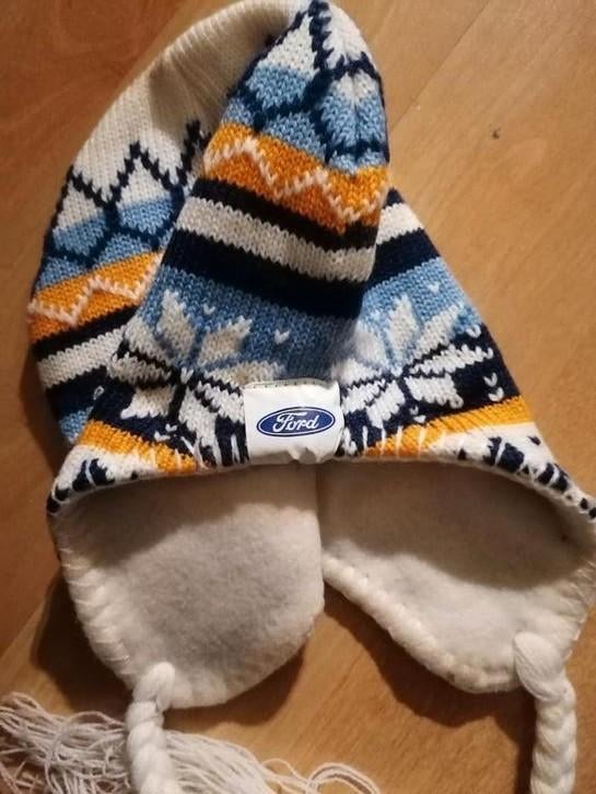 Ford gebreide muts met oorflappen en vlechtjes, Maat 38/40 (M), Ophalen of Verzenden, Zo goed als nieuw, Ford