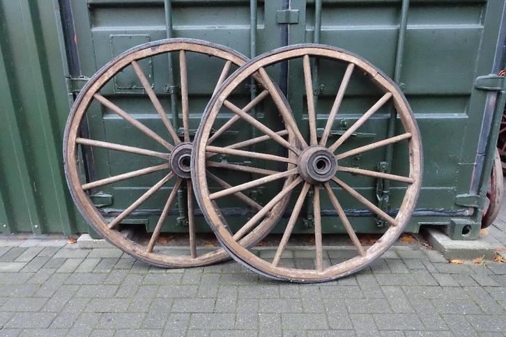 Wagenwielen, karrewiel, 2 gelijke wielen, ø 127 cm. € 150,00, Antiek en Kunst, Curiosa en Brocante, Ophalen