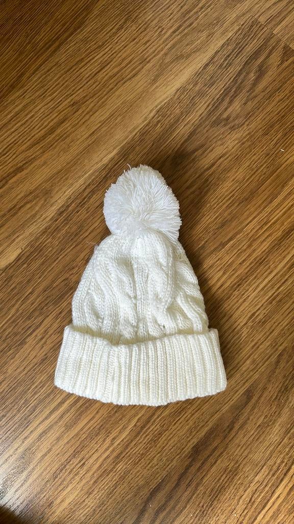 Witte gebreide muts met pompon, Ophalen of Verzenden, Gedragen, Maat 38/40 (M), Muts