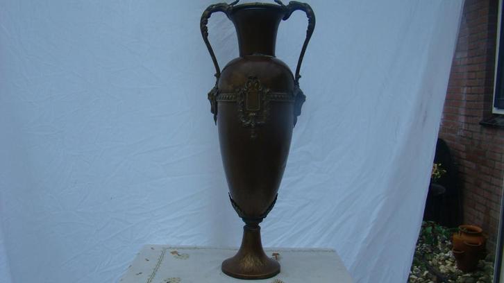 Vaas ( Gehamerd koper, Antiek en Kunst, Curiosa en Brocante, Ophalen of Verzenden