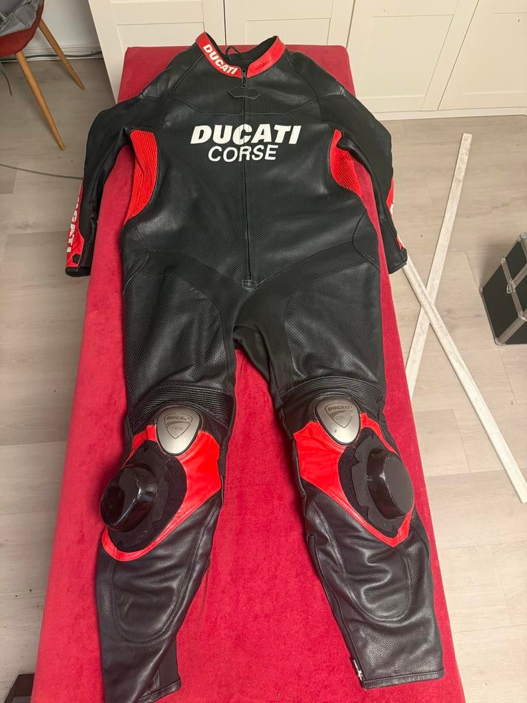 Ducati Corse Lederen Motorpak - Zwart/Rood, Motoren, Kleding | Motorkleding, Ophalen of Verzenden, Nieuw zonder kaartje, Heren