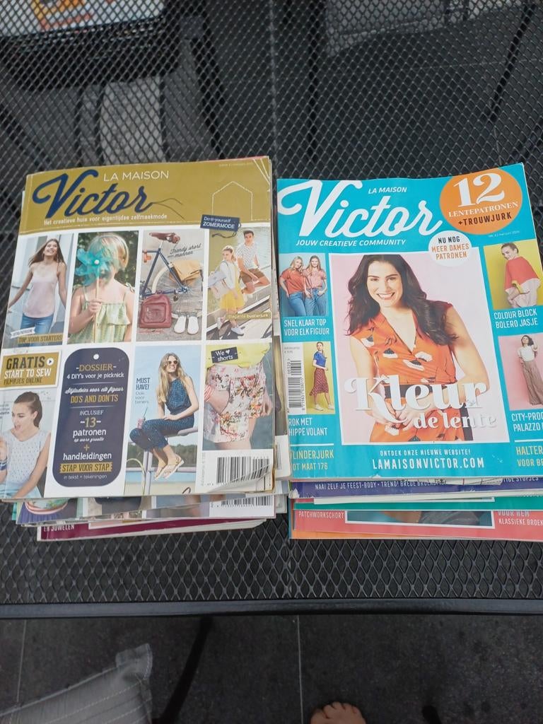 Stapel La Maison Victor's - 30 stuks, Ophalen of Verzenden, Gelezen, Damesbladen